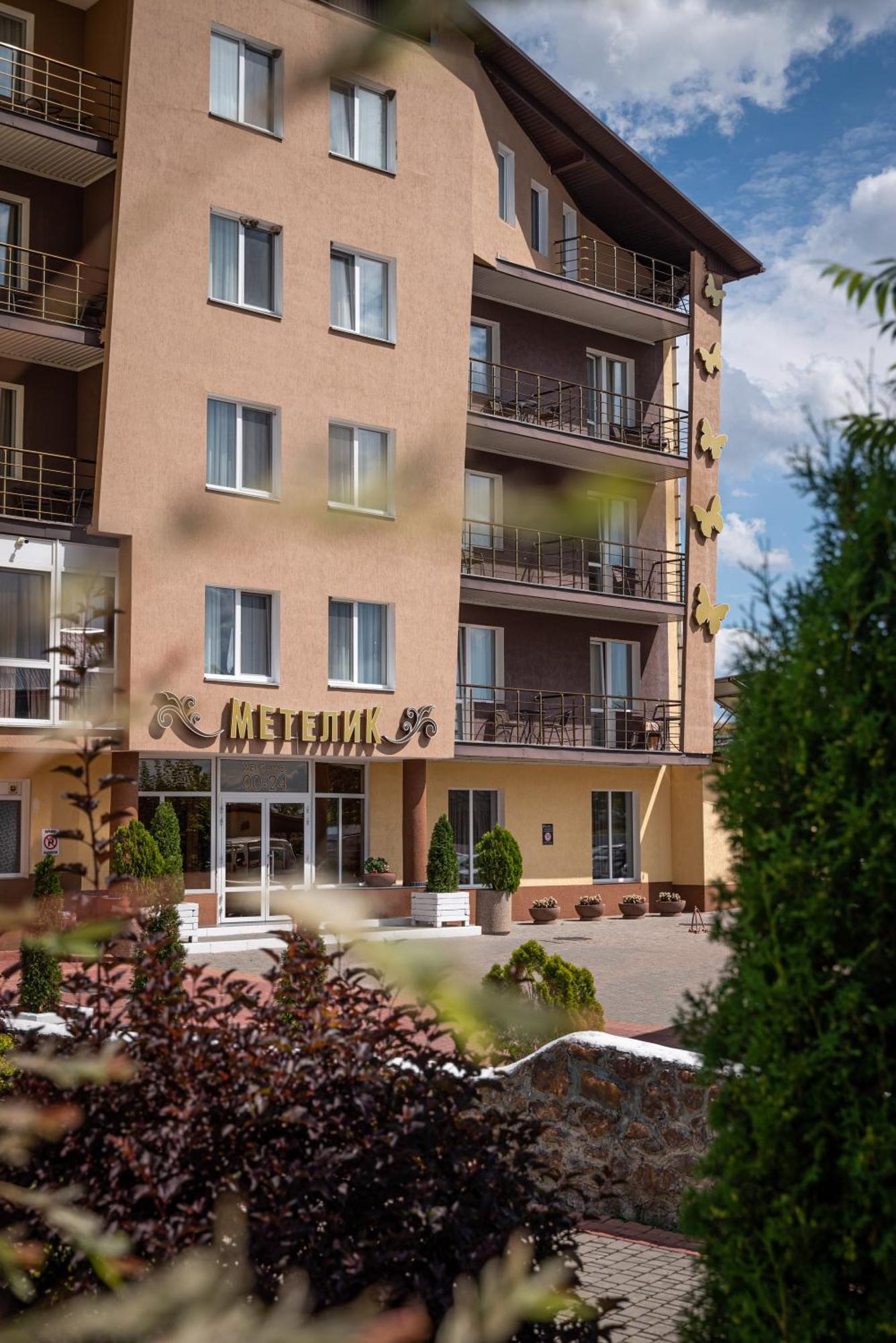 Hotel Butterfly Sadove エクステリア 写真