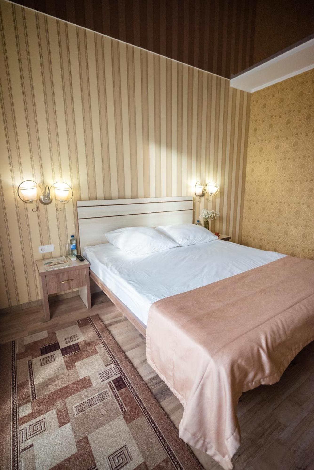 Hotel Butterfly Sadove エクステリア 写真
