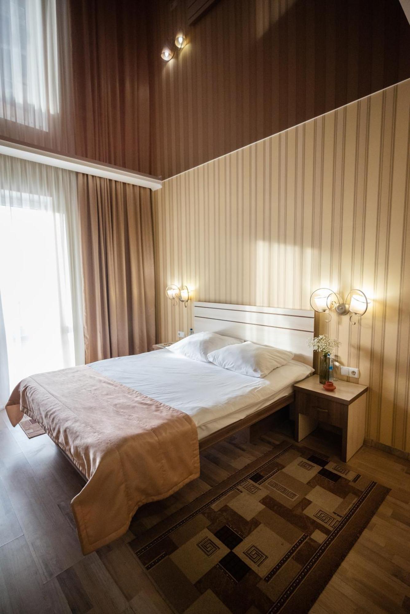 Hotel Butterfly Sadove エクステリア 写真
